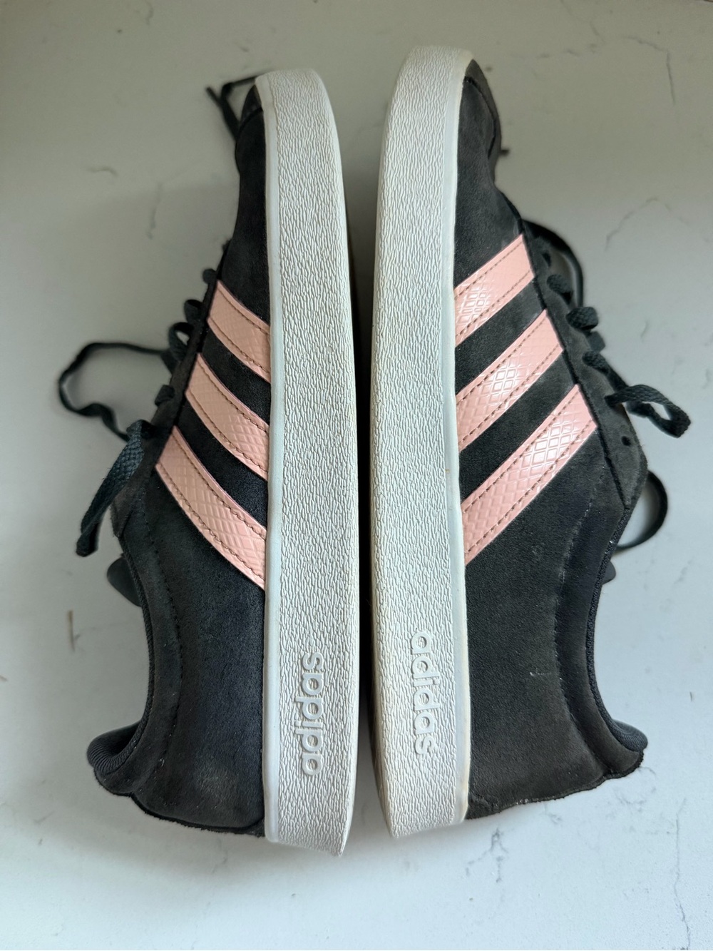 Adidas Women’s suedeSneakers with Pink Stripes Sz 7 - Picture 2 of 9